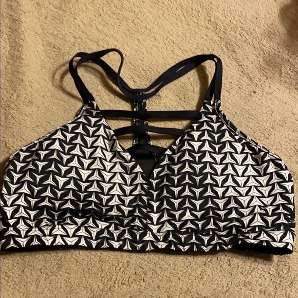 VICTORIA Sport Bra. Large 